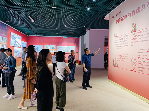 科技社组织党员参观福建省庆祝中华人民共和国成立70周年大型主题展