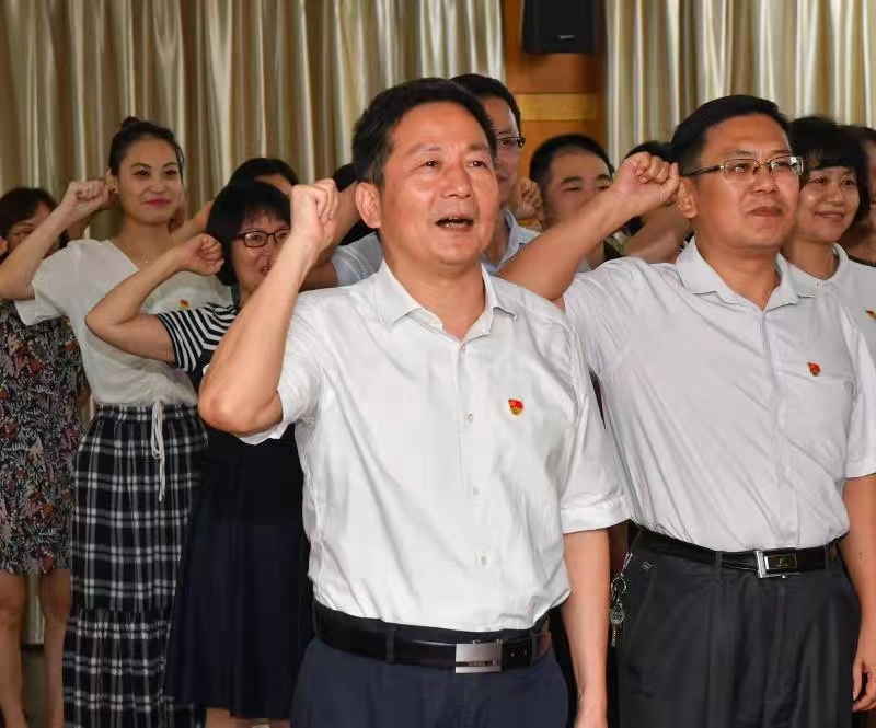 海峡出版发行集团党委举行重温入党誓词仪式